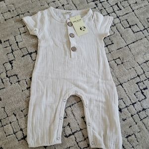 Baby girl/boy jumpsuit. Cotton short sleeve.